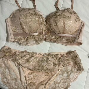 New Japan bra / Elegant Lace Women’s Intimate Set in Cream and Gold